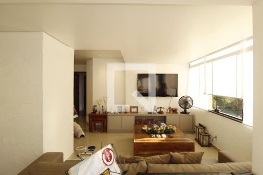 Sala de apartamento para alugar com 3 quartos, 240m² em Jardim Itu, Porto Alegre