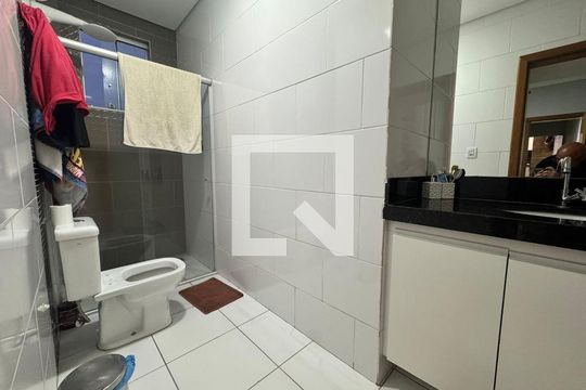 banheiro 1 de apartamento à venda com 3 quartos, 180m² em Inconfidentes, Contagem