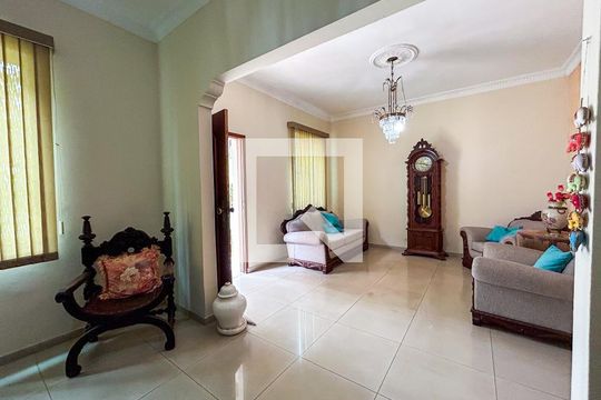 Sala de casa para alugar com 4 quartos, 430m² em Centro, Sorocaba