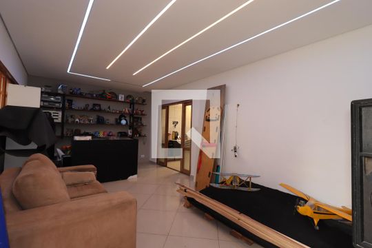 Sala de casa para alugar com 2 quartos, 270m² em Jardim Itapoan, Santo André