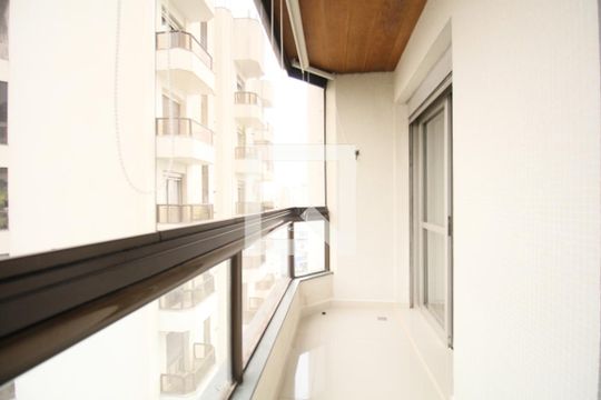 Apartamento à venda com 3 quartos, 211m² em Vila Suzana, São Paulo