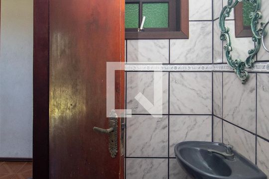 Banheiro de casa à venda com 3 quartos, 300m² em Espírito Santo, Porto Alegre