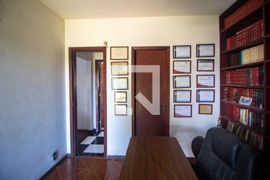 Sala de casa à venda com 3 quartos, 300m² em Espírito Santo, Porto Alegre