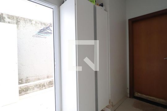 Área de Serviço de casa de condomínio para alugar com 4 quartos, 352m² em Jardim das Palmeiras, Uberlândia