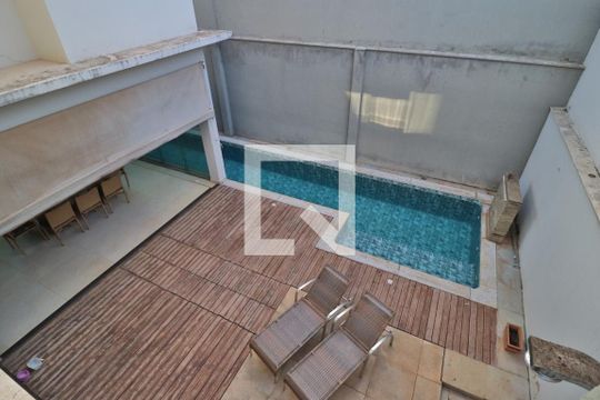 Vista da Sacada da Suíte de casa de condomínio para alugar com 4 quartos, 352m² em Jardim das Palmeiras, Uberlândia