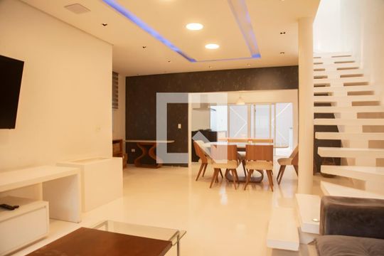 Sala de casa para alugar com 3 quartos, 237m² em Mirandópolis, São Paulo