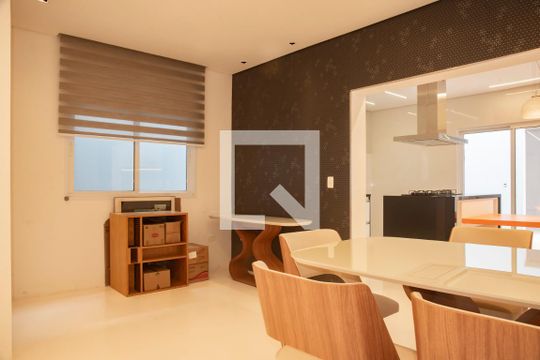 Sala de casa para alugar com 3 quartos, 237m² em Mirandópolis, São Paulo