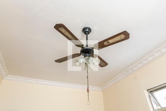 Sala de casa à venda com 3 quartos, 200m² em Penha, Rio de Janeiro