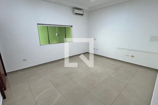 Quarto de casa para alugar com 4 quartos, 215m² em Alto Umuarama, Uberlândia