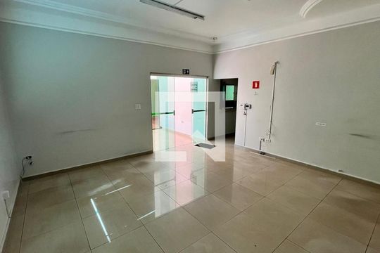 Sala de casa para alugar com 4 quartos, 215m² em Alto Umuarama, Uberlândia