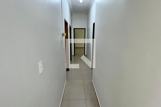 Corredor de casa para alugar com 4 quartos, 215m² em Alto Umuarama, Uberlândia