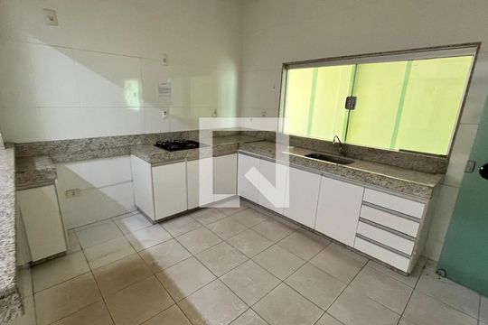 Cozinha de casa para alugar com 4 quartos, 215m² em Alto Umuarama, Uberlândia