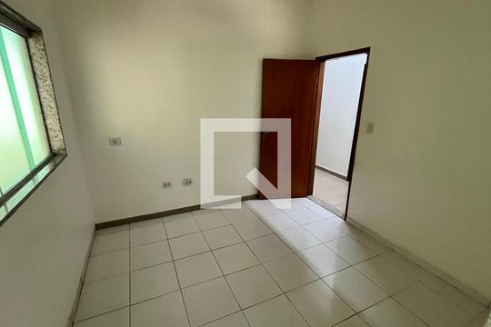 Quarto de casa para alugar com 4 quartos, 215m² em Alto Umuarama, Uberlândia