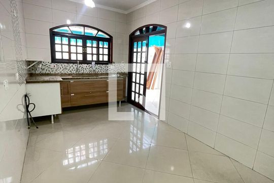Casa à venda com 3 quartos, 145m² em Jardim Sao Roberto, Guarulhos