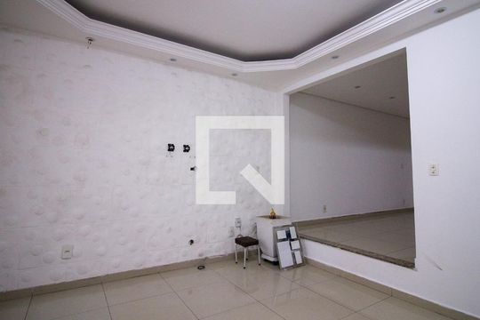 Sala de casa para alugar com 4 quartos, 140m² em Vila Prudente, São Paulo