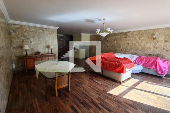 Sala de estar de casa para alugar com 5 quartos, 400m² em Jardim do Mar, São Bernardo do Campo