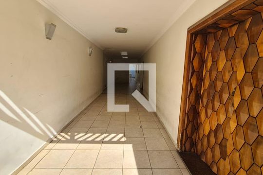 Área externa de casa para alugar com 5 quartos, 400m² em Jardim do Mar, São Bernardo do Campo