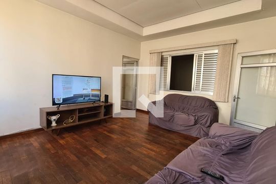 Sala de tv de casa para alugar com 5 quartos, 400m² em Jardim do Mar, São Bernardo do Campo
