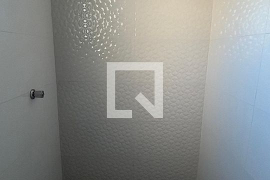 Banheiro de apartamento à venda com 3 quartos, 90m² em Vila Mazzei, Santo André