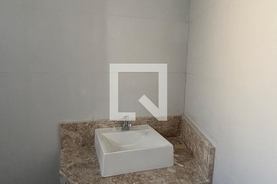 Banheiro da Suíte de apartamento à venda com 3 quartos, 90m² em Vila Mazzei, Santo André