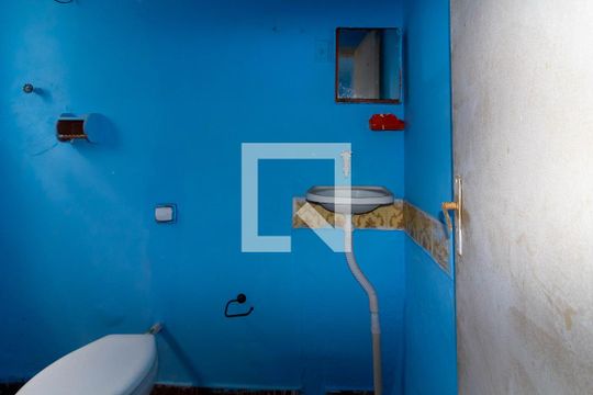 Banheiro de casa para alugar com 1 quarto, 40m² em Vila Margarida, São Paulo