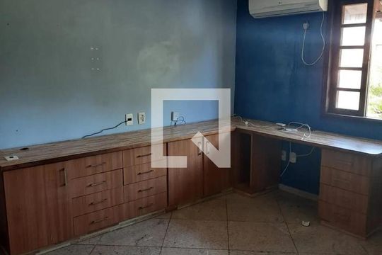 Quarto de casa à venda com 4 quartos, 1400m² em Camboinhas, Niterói