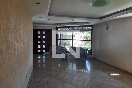 Sala de casa à venda com 4 quartos, 1400m² em Camboinhas, Niterói