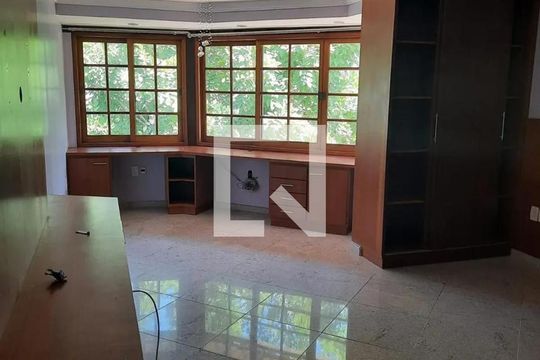 Quarto de casa à venda com 4 quartos, 1400m² em Camboinhas, Niterói