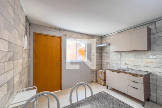 Sala e cozinha de casa de condomínio para alugar com 1 quarto, 50m² em Vila São José, São Paulo
