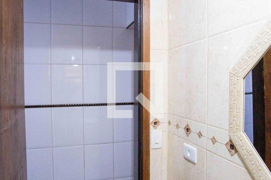 Lavabo de casa para alugar com 4 quartos, 226m² em Taboão, Diadema