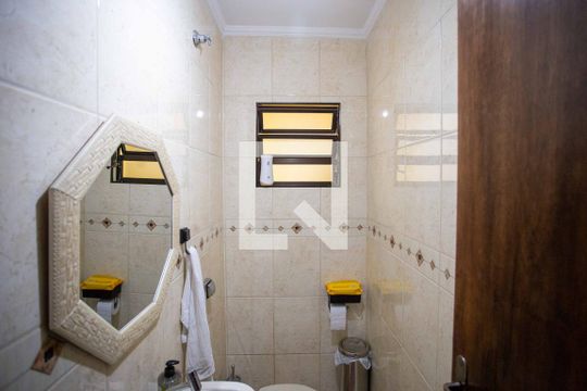 Lavabo de casa para alugar com 4 quartos, 226m² em Taboão, Diadema