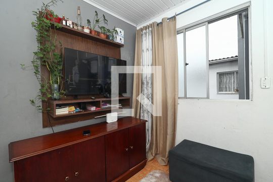 Sala de apartamento para alugar com 2 quartos, 50m² em Rubem Berta, Porto Alegre
