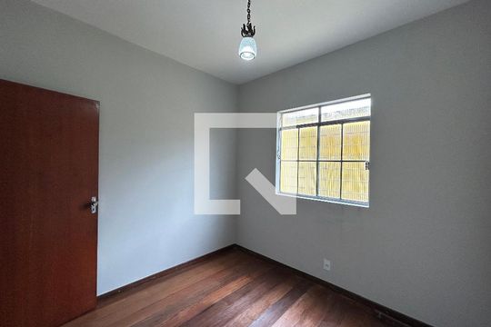 Casa à venda com 6 quartos, 223m² em Alípio de Melo, Belo Horizonte