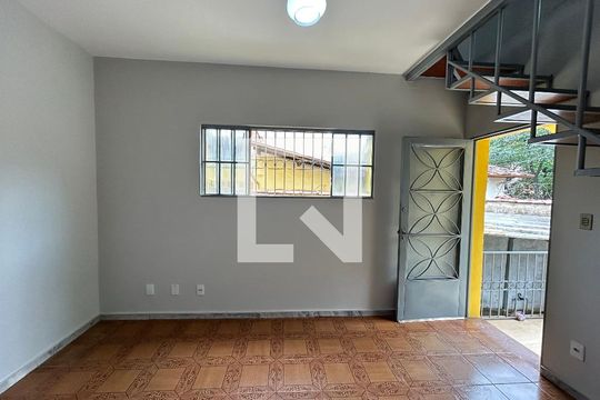Casa à venda com 6 quartos, 223m² em Alípio de Melo, Belo Horizonte