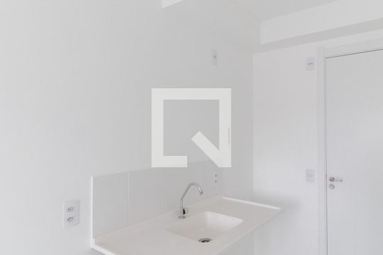 Cozinha e Área de Serviço de apartamento à venda com 2 quartos, 38m² em Vila Carmosina, São Paulo