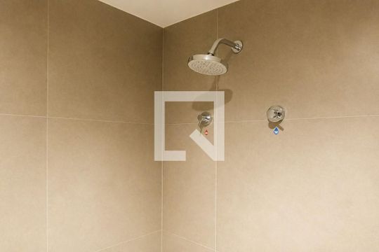 Banheiro de kitnet/studio para alugar com 1 quarto, 21m² em Bela Vista, São Paulo