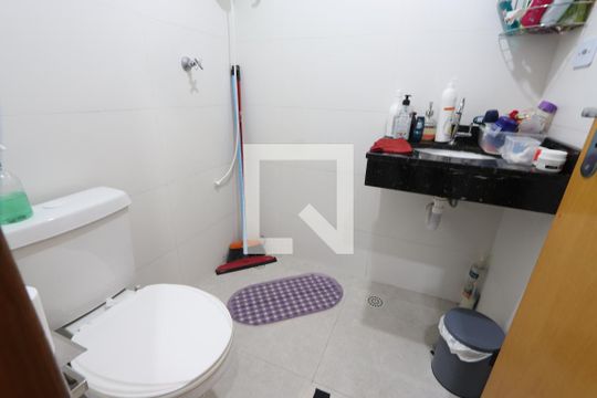 Banheiro Social de apartamento para alugar com 1 quarto, 47m² em Vila Darli, São Paulo