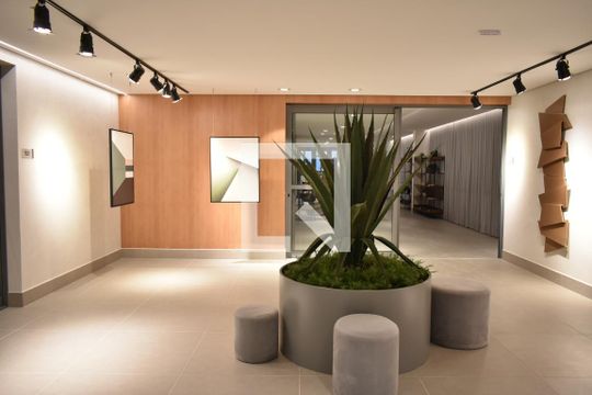 Hall de entrada de apartamento à venda com 2 quartos, 114m² em Parque Imperial, São Paulo