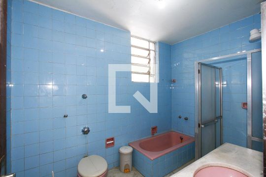 Banheiro Social de apartamento à venda com 4 quartos, 126m² em Coração Eucarístico, Belo Horizonte