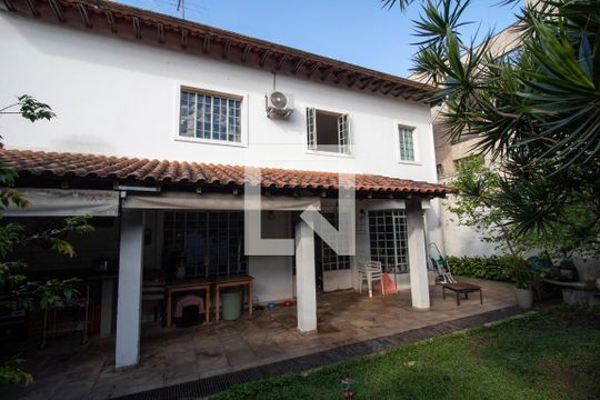 Quintal de casa à venda com 3 quartos, 290m² em Jardim Jussara, São Paulo
