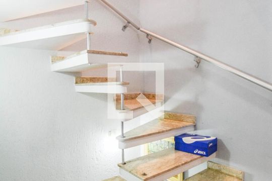 Escada de casa de condomínio à venda com 3 quartos, 126m² em Utinga, Santo André