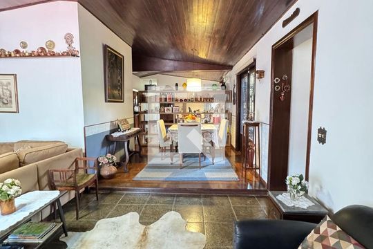 Casa à venda com 3 quartos, 560m² em Vila Madalena, São Paulo