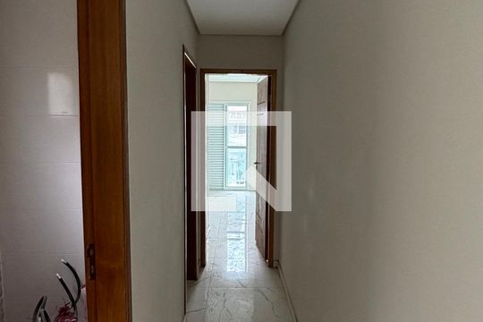 Corredor de apartamento para alugar com 2 quartos, 52m² em Jardim Guarará, Santo André