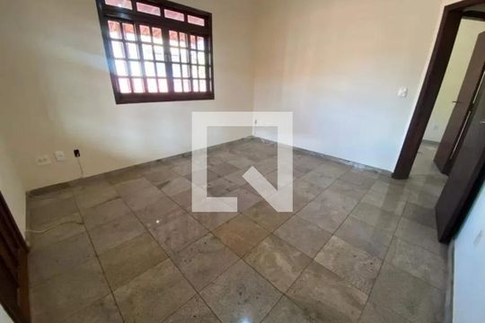 Quarto de casa à venda com 4 quartos, 152m² em Tirol, Contagem
