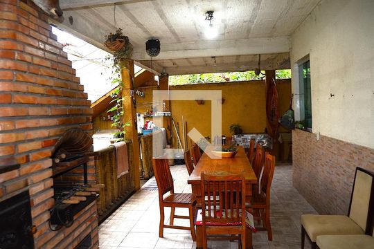 Área externa de casa à venda com 5 quartos, 200m² em Dom Silvério, Belo Horizonte