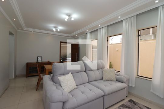Sala de casa à venda com 3 quartos, 163m² em Pinheirinho, Santo André