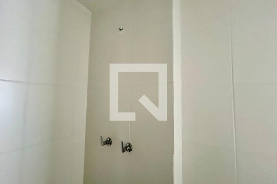 Banheiro 1 de apartamento à venda com 2 quartos, 56m² em Vila Rosalia, Guarulhos
