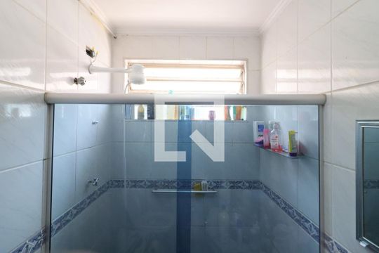 Banheiro de casa à venda com 2 quartos, 96m² em Vila Campesina, Osasco