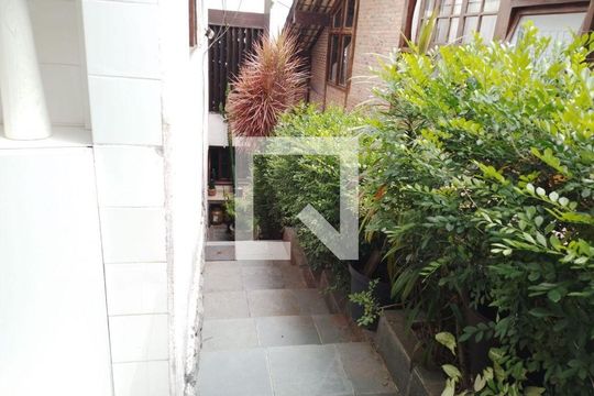 Casa à venda com 3 quartos, 240m² em Badu, Niterói