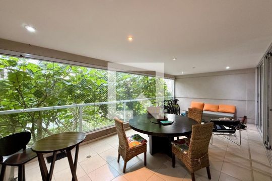 Varanda  de apartamento à venda com 3 quartos, 180m² em Campo Belo, São Paulo